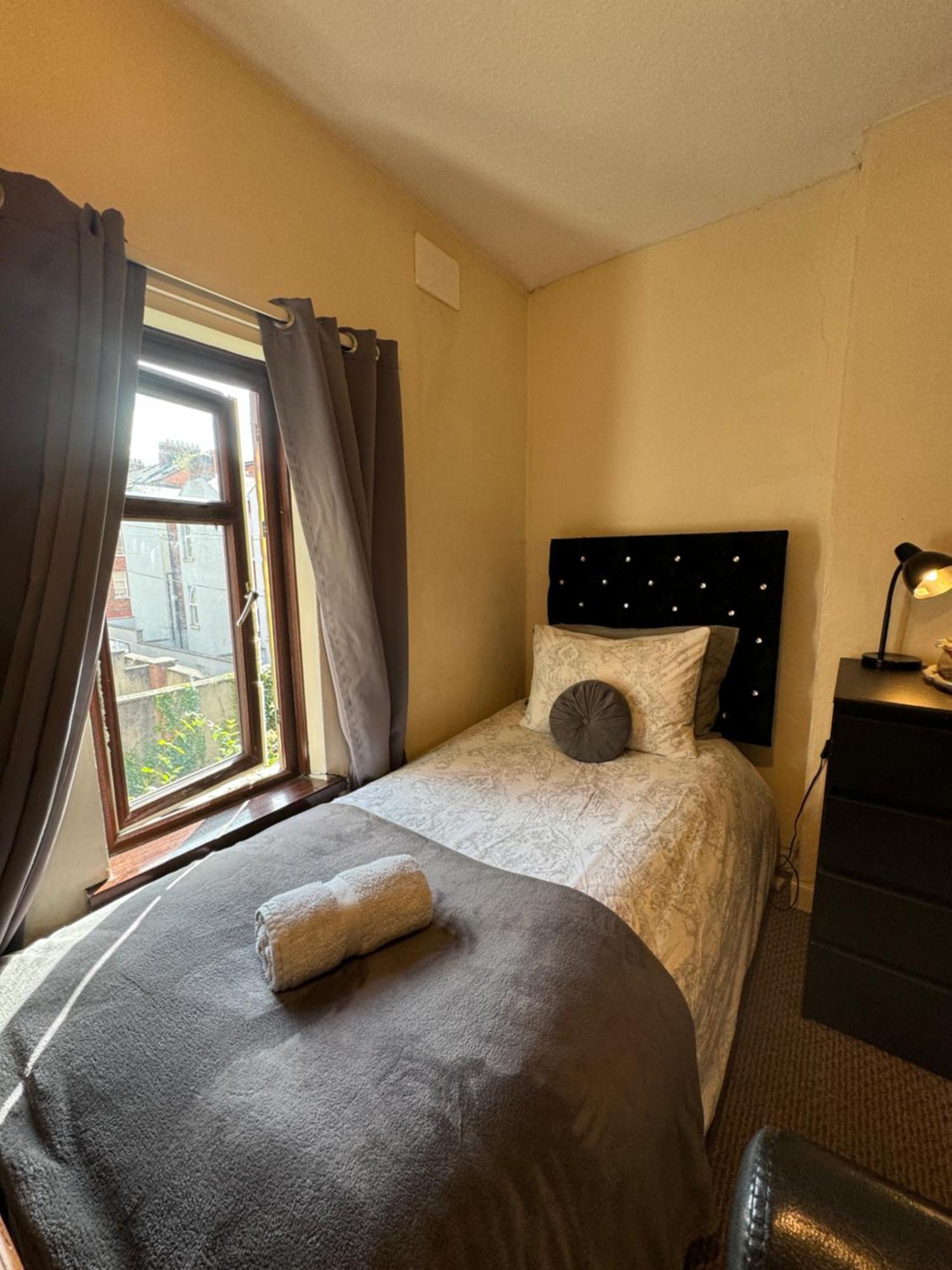 House In Antrim Road Otel Belfast Dış mekan fotoğraf